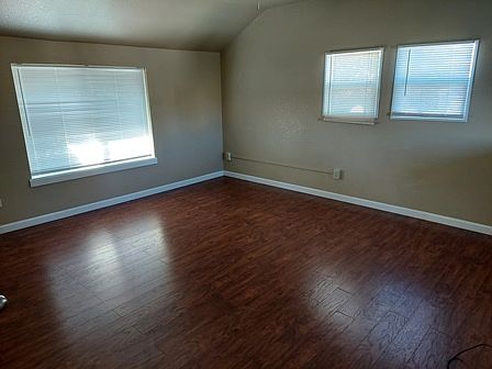 4th image of 139 Pine St APT 2