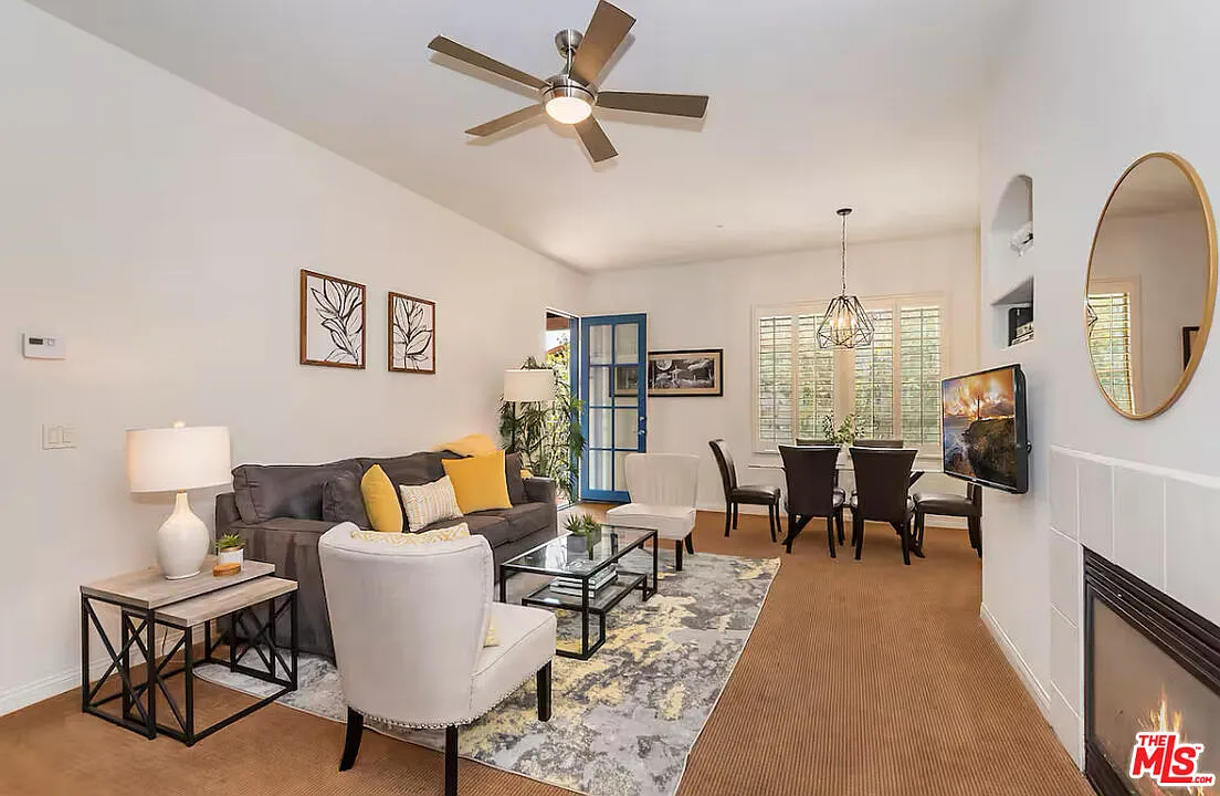 2 bed, 2.0 bath, 1307 sqft, $3,000 — Photo 4