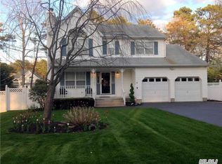 57 Pine St, Port Jefferson Station, NY 11776