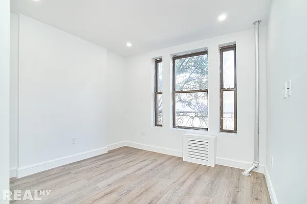 Rented by REAL New York | media 28