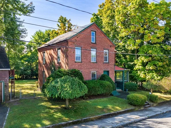 4 Six Clifford St, Easthampton, MA 01027