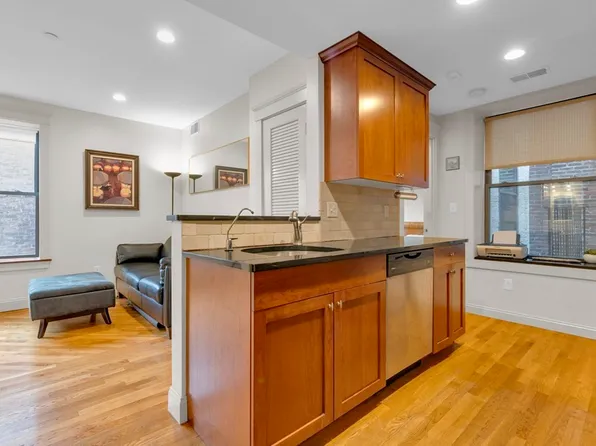 465-469 Hanover St #3R, Boston, MA 02109