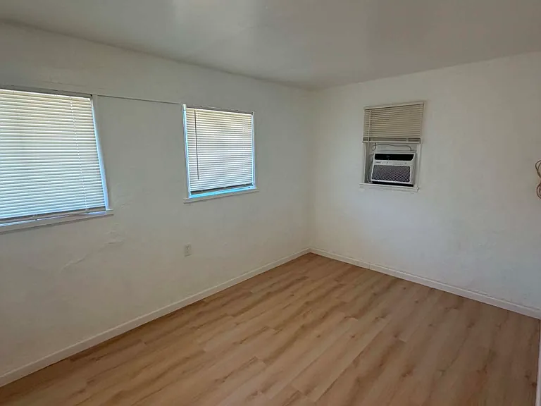 3619 S Clark Ave — Photo 10