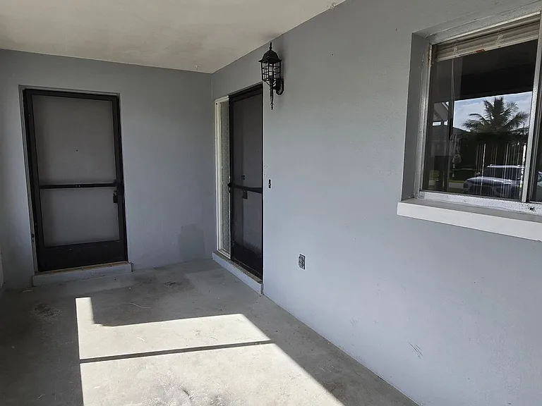 3810 SE 12th Ave — Photo 2