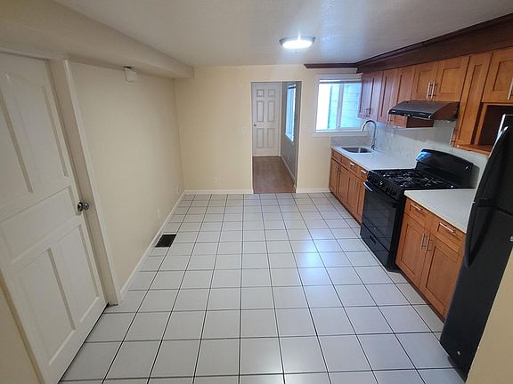 3rd image of 448 Bellevue Ave #2