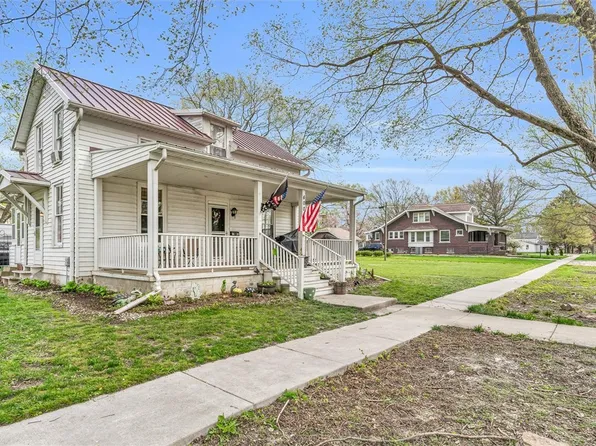 400 S Piatt St, Bement, IL 61813