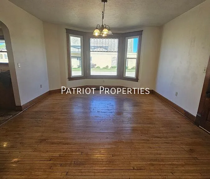 603 1/2 N Superior Ave — Photo 37