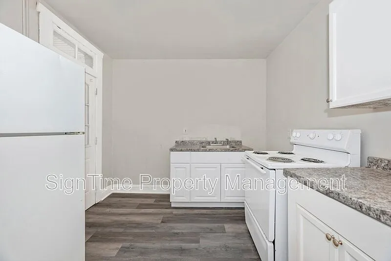 220 Summit Ave #2F