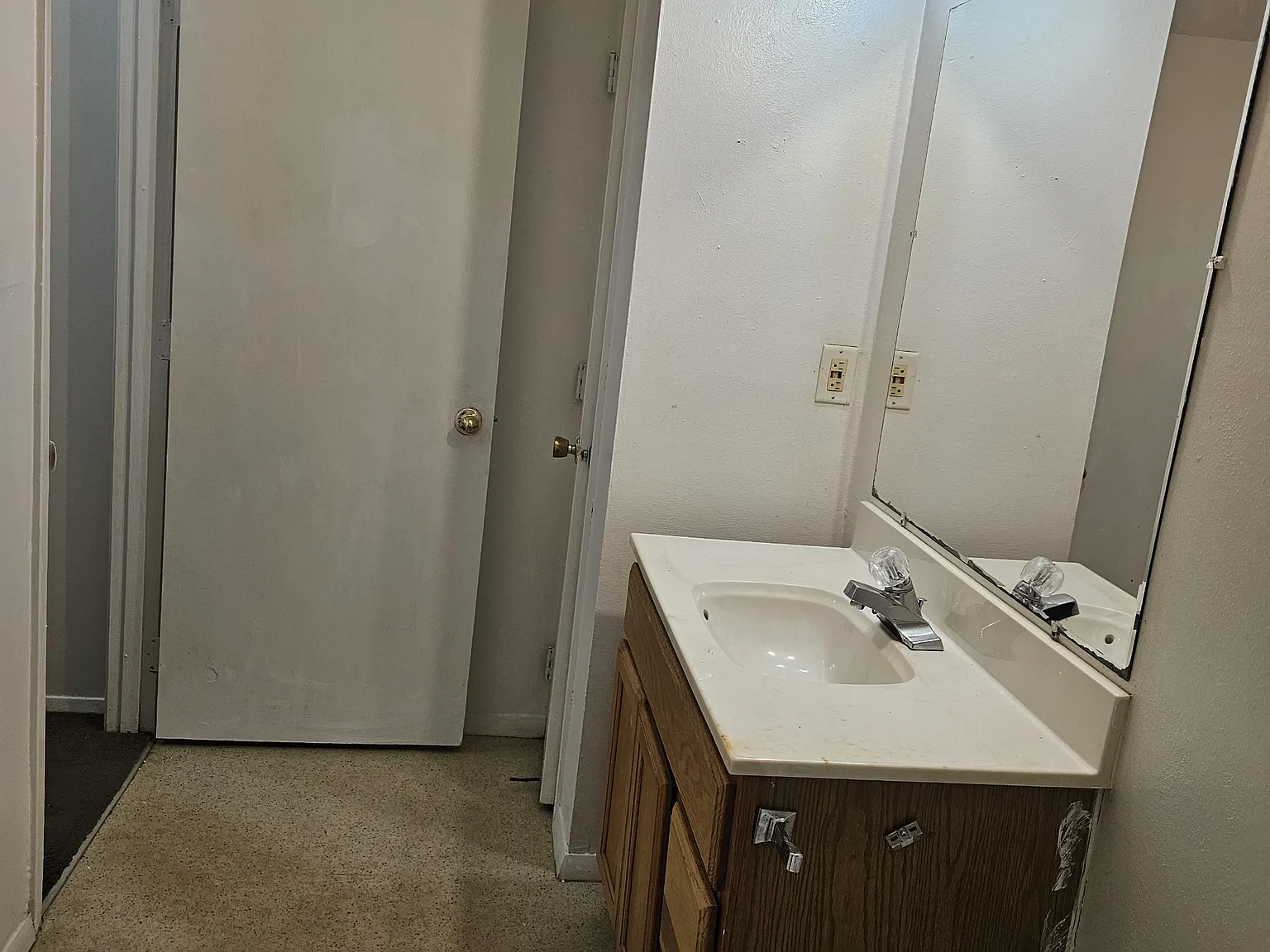 2 bed, $1,000 — Photo 2