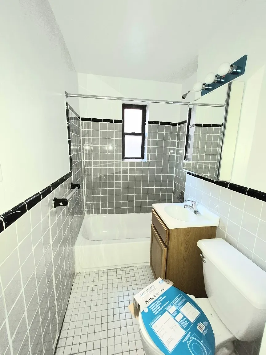 2 bed, 940 sqft, $2,400 — Photo 4