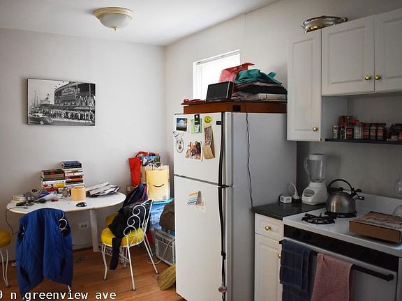3rd image of 3839 N Greenview Ave #1128