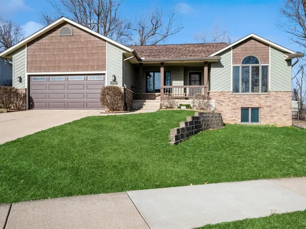 1922 Greentree Ct NW, Cedar Rapids, IA 52405