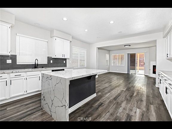 5th image of 44361 Kingston Dr
