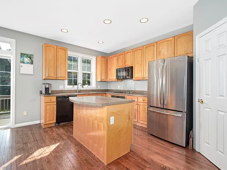 15 Milestone Rd — Photo 6
