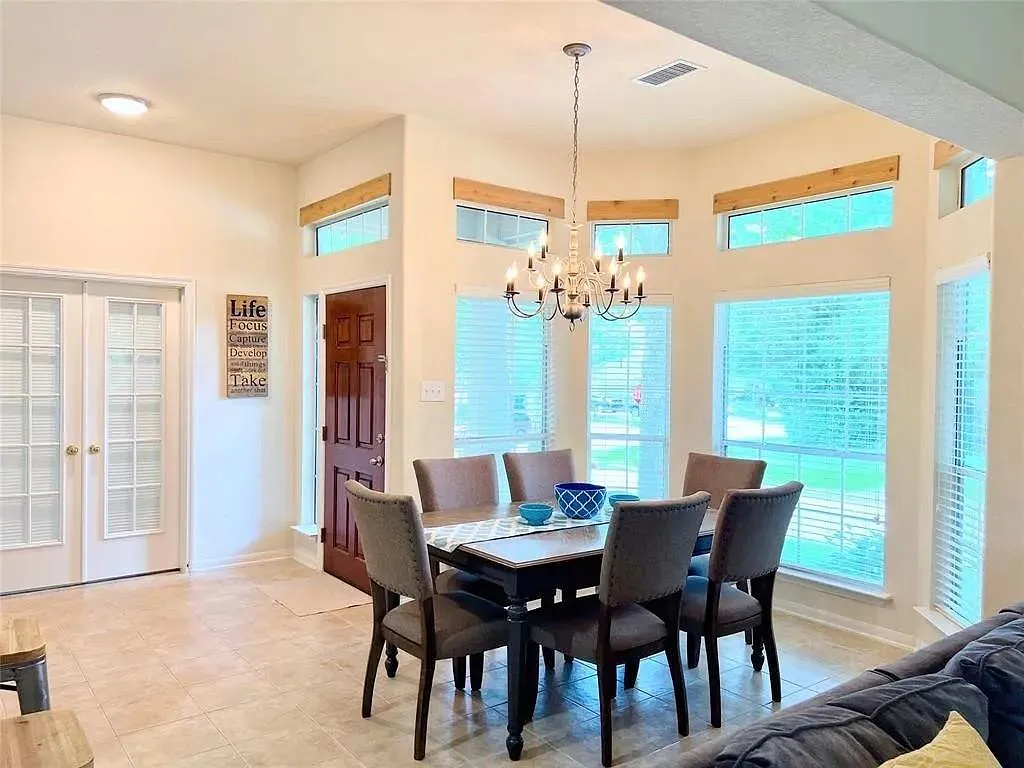 3 bed, 2.0 bath, 1587 sqft, $2,500 — Photo 3