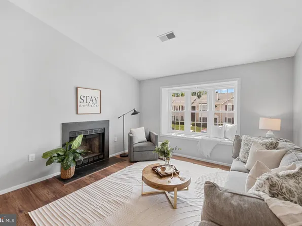 7826 Harrowgate Cir #D, Springfield, VA 22152