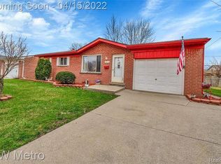 29140 Malvina Dr, Warren, MI 48088