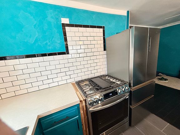 5th image of 3050 Glenview St Floor 2