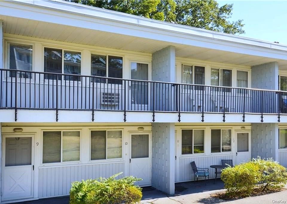 1st image of 8 Wyndover Woods Ln APT 10