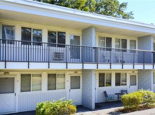 8 Wyndover Woods Ln APT 10, White Plains, NY 10603