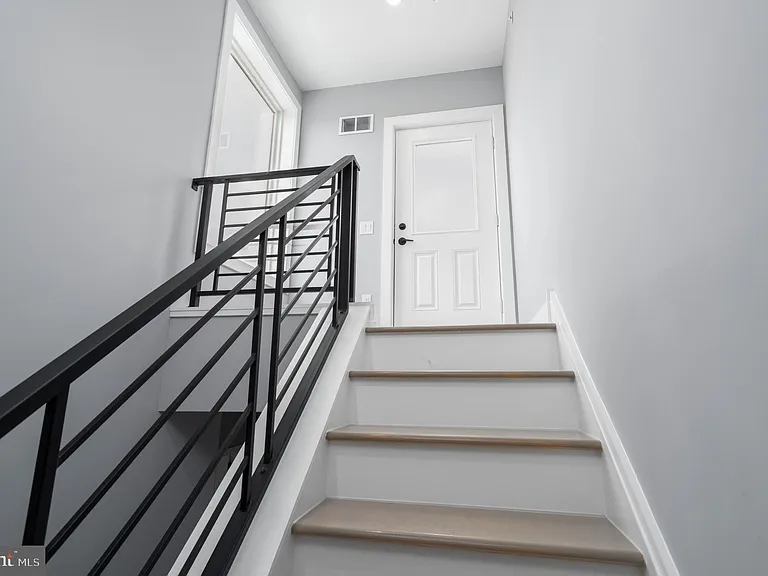 2323 E Cabot St #3 — Photo 24