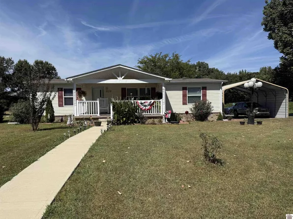 820 3rd St, Hazel, KY 42049