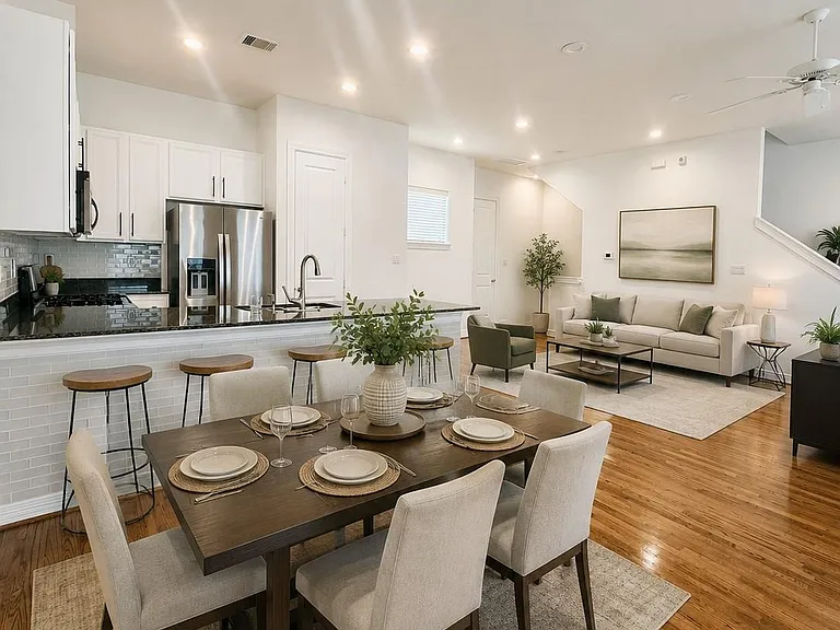 3846 Center St — Photo 2