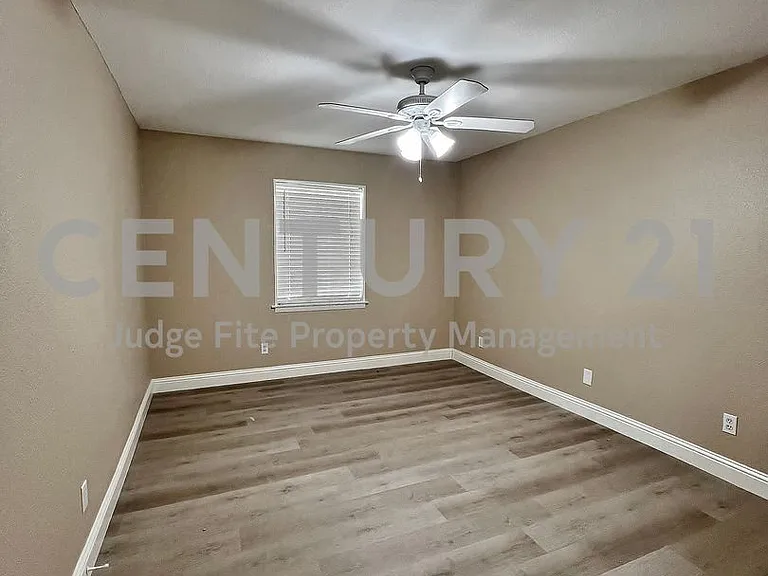 1914 W Northgate Dr — Photo 13