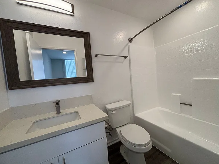 314 South Manhattan Place — Photo 33