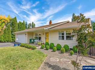 915 Madison St, Silverton, OR 97381