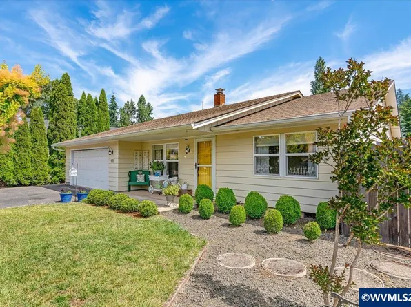 915 Madison St, Silverton, OR 97381