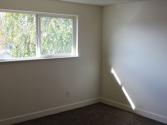 3rd image of 1920 W Reserve St