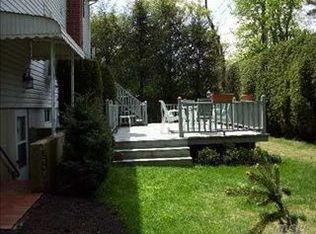 7 Riviera Pl, Plainview, NY 11803