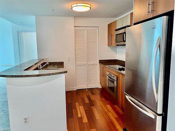 3rd image of 300 S Biscayne Blvd APT 3202