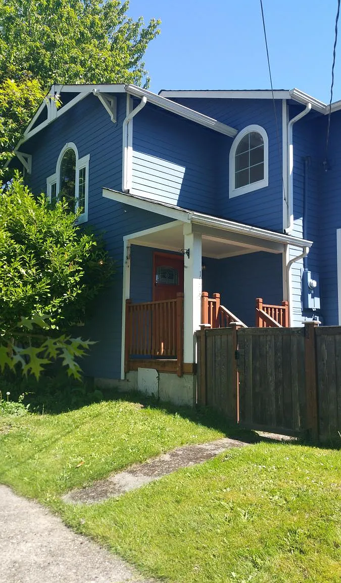 1003 Legion Way SE — Photo 1