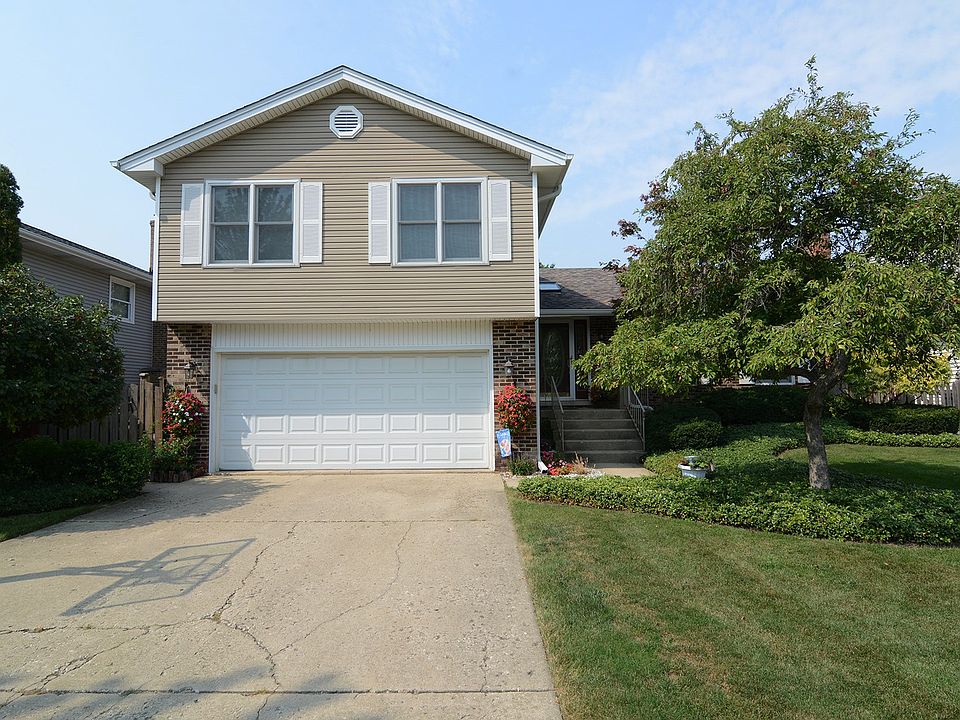 1st image of 850 Pheasant Walk Dr