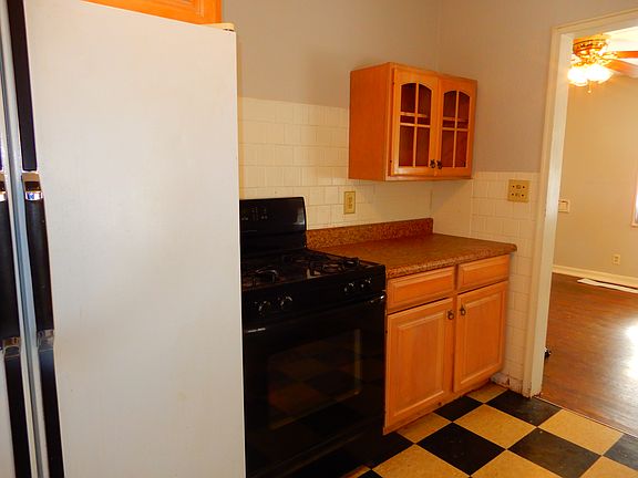 3rd image of 1170 E 67th St