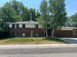 2061 W 40th St, Casper, WY 82604