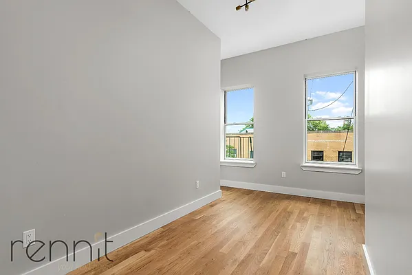 Rented by Rennit Inc. | media 21