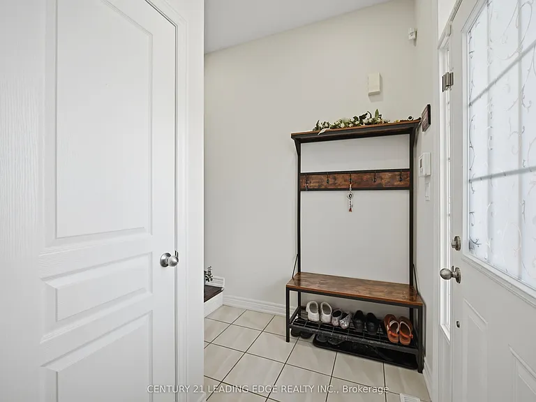 24 Exhibition Cres — Photo 8