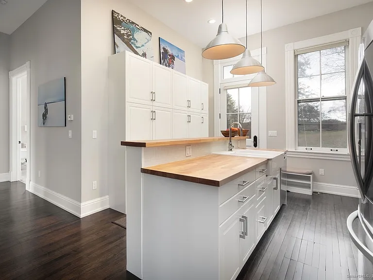 33 Sharon Rd — Photo 4