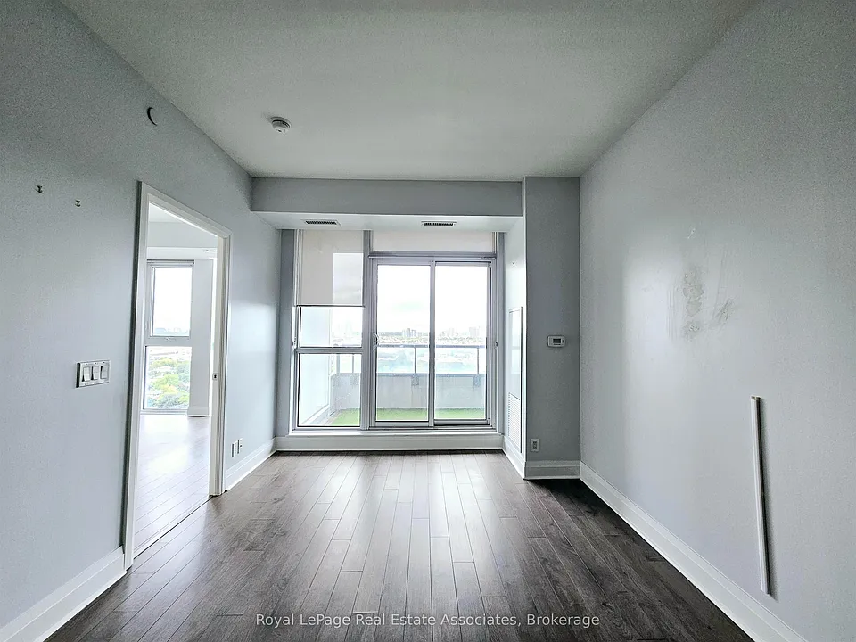 15 Zorra St #1810