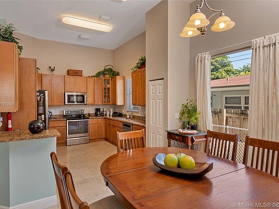 3rd image of 3275 Percival Ave #1
