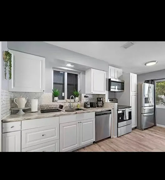420 SE 9th Ct — Photo 3