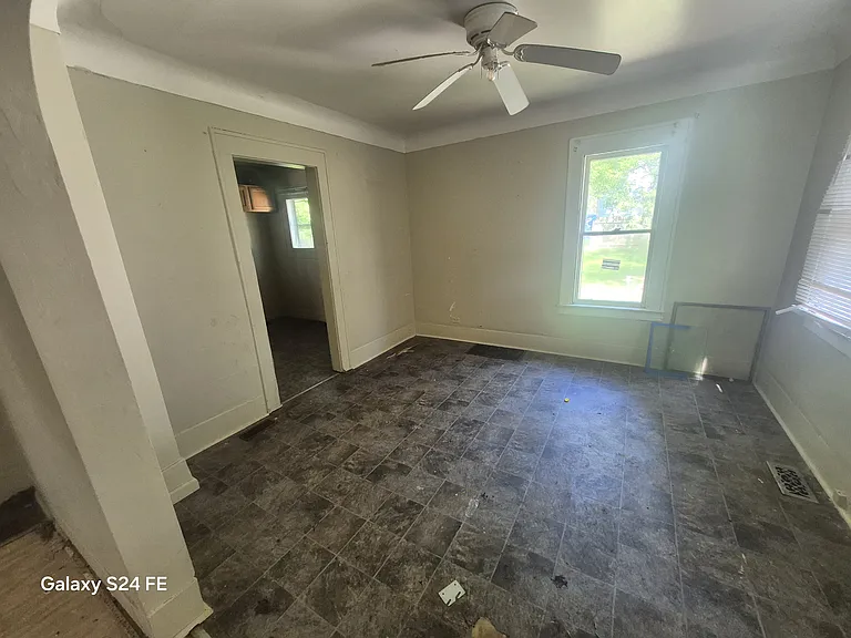 2041 Warner Ave — Photo 5