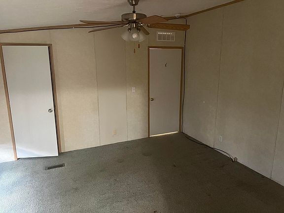 4th image of 905 Division Rd
