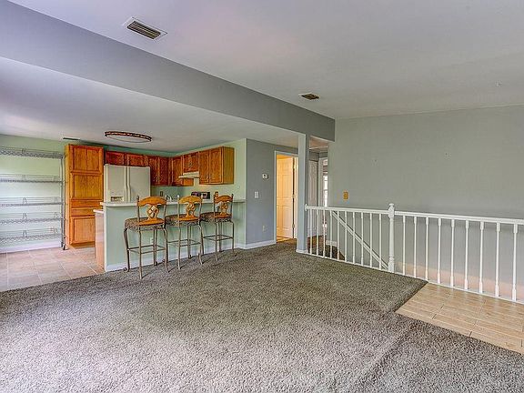 4th image of 9 Palmer Ct #B1