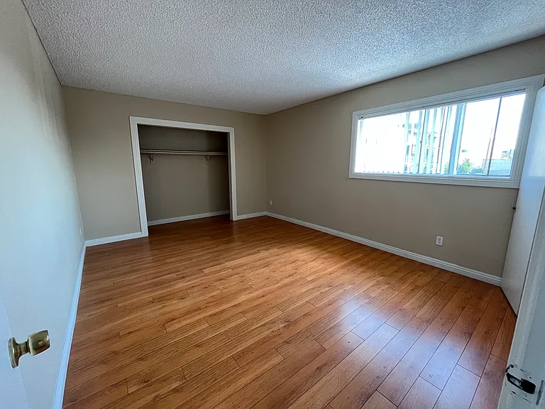 14601 W Vanowen St — Photo 5