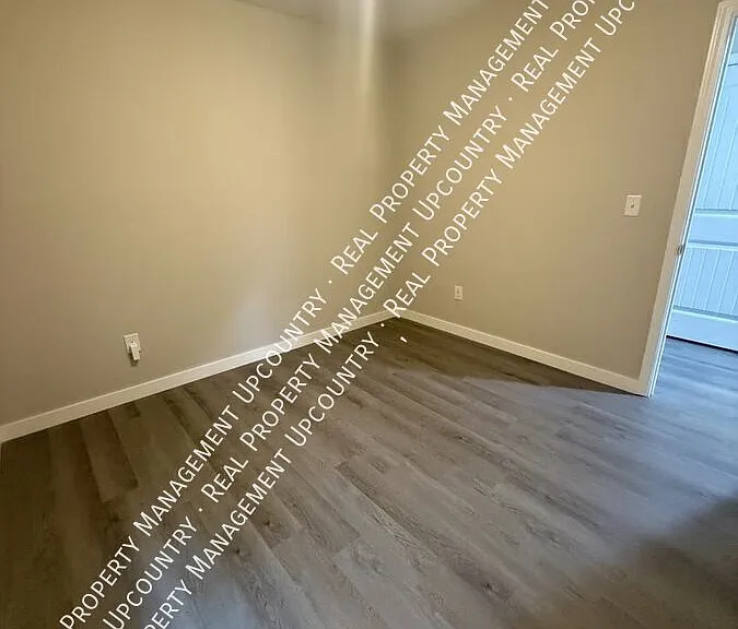 499 Textile Rd — Photo 16