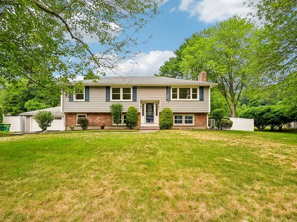 40 Scout Ln, North Attleboro, MA 02760